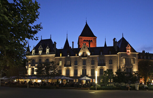 File:RealWorld Chateau d'Ouchy (Night).jpg