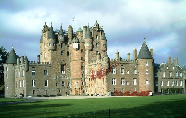 File:RealWorld Glamis Castle.jpg