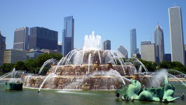 File:RealWorld Buckingham Fountain.jpg