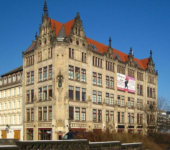 File:RealWorld Juwel-Palais.jpg