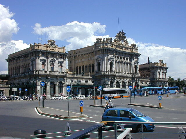 File:RealWorld Riverside Station.jpg