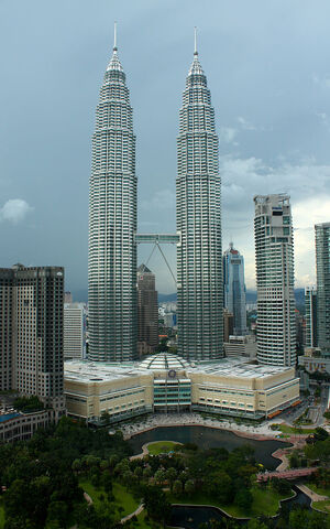 File:RealWorld Petronas Towers.jpg