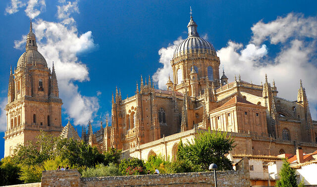 File:RealWorld Salamanca Cathedral.jpg
