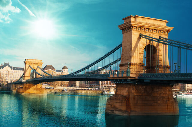 File:Chain Bridge.jpg
