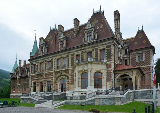 File:RealWorld Rothschild Castle.jpg