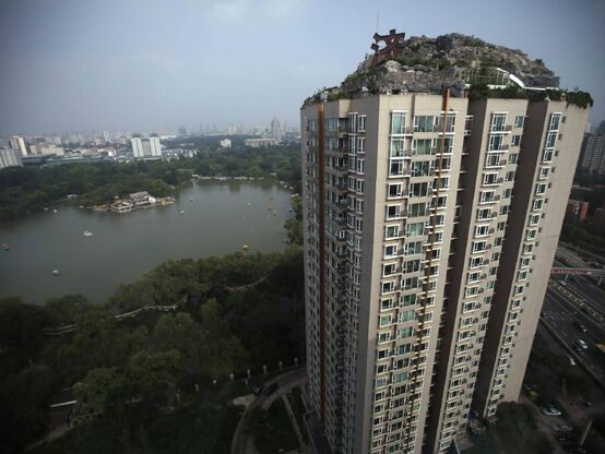 File:RealWorld Mountain Top House.jpg