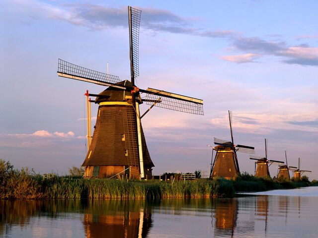 File:Kinderdijk.jpg