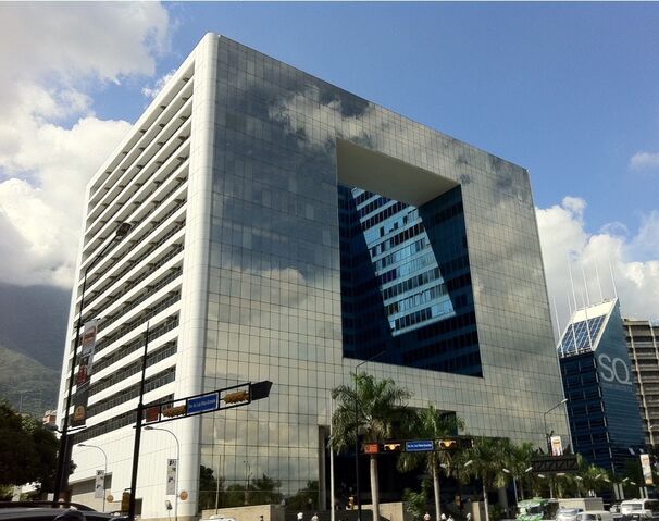 File:RealWorld Parque Cristal.jpg