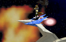 Fox sobre el arwing SSB.png