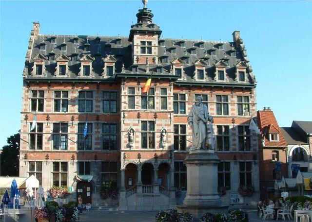 Bestand:Newport Gemeentehuis.jpg