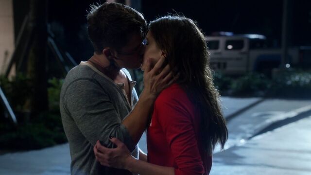File:StarCrossed1x07RomanEmery1.jpg