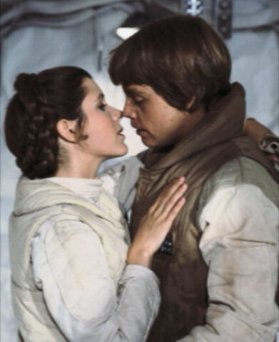 File:Leia luke kiss.jpg