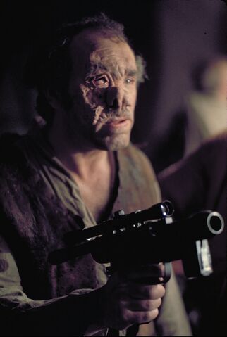File:Evazan with blaster.jpg