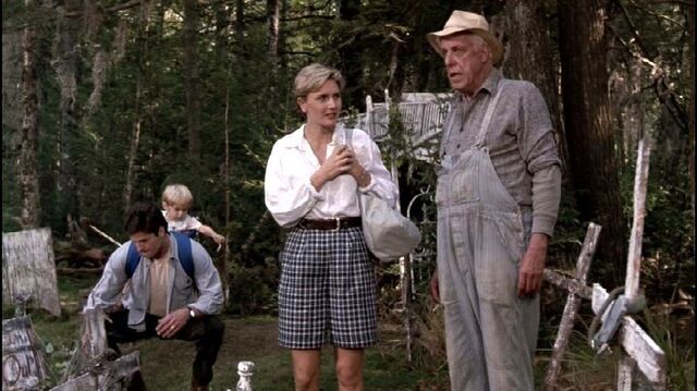 File:At-the-pet-sematary-pet-sematary-14670098-720-404.jpg