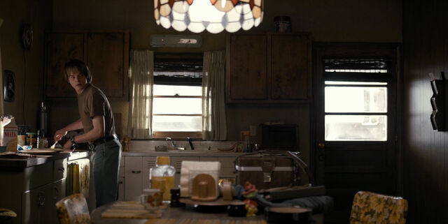 File:ST 1x01 Byers Kitchen.jpg