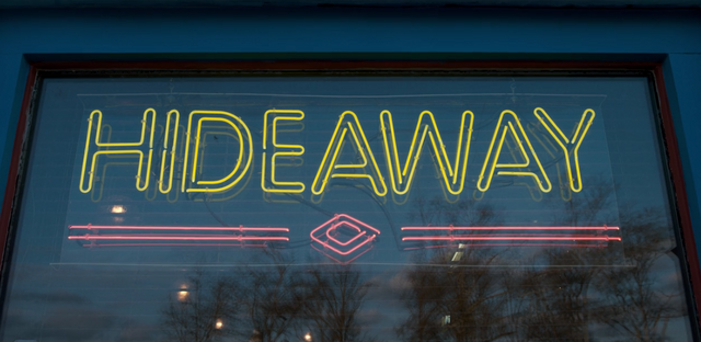 File:Hideaway sign.png