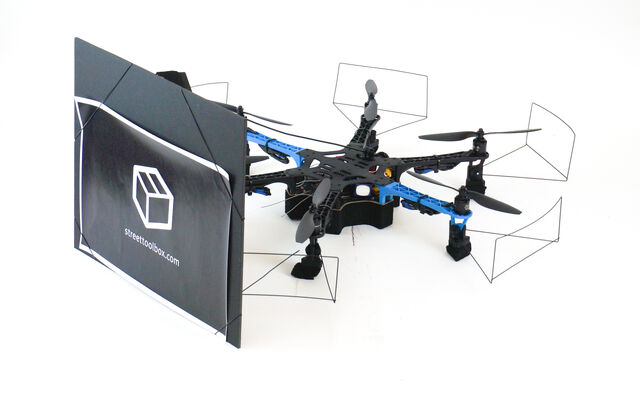 File:FlyingFlyer1.jpg