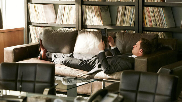 File:S07E01Promo01 - Mike.jpg