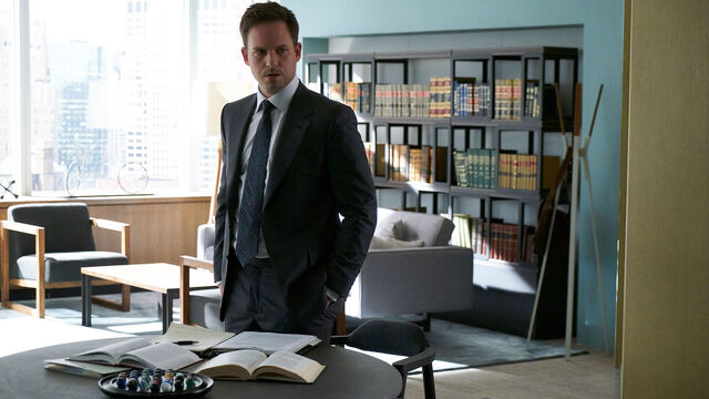 File:Mike Ross (7x03 Promotional).jpg