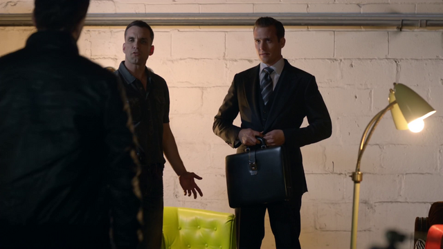 File:S01E05P114 Harvey.png