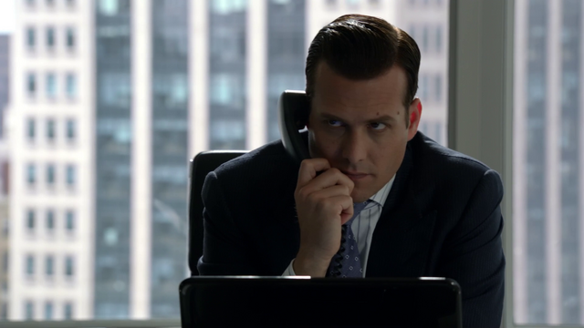 File:S01E02P069 Harvey.png