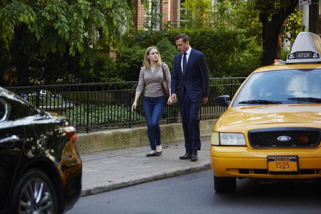 File:S05E06Promo17 - Paula Harvey.jpg