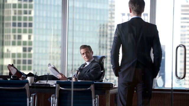 File:S01E01Promo01 - Harvey.jpg