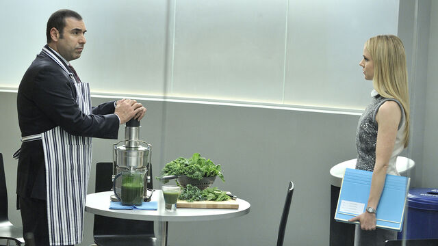 File:S02E13Promo08 - Louis Katrina.jpg