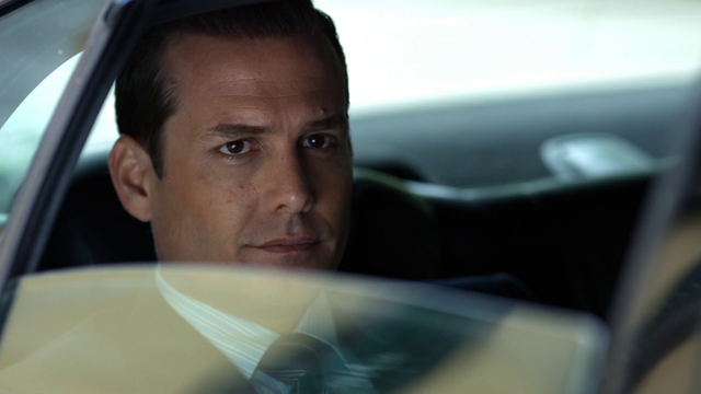 File:S01E05P127 Harvey.png