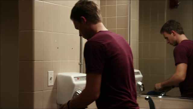File:S01E01P09 Mike Bathroom.png
