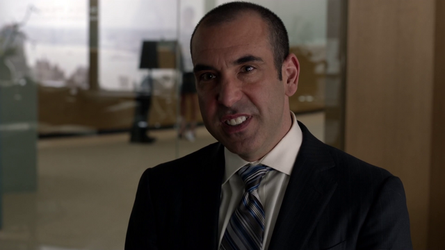 File:S01E03P4803 Louis.png