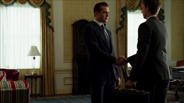 File:S01E01P26 Harvey Mike.png