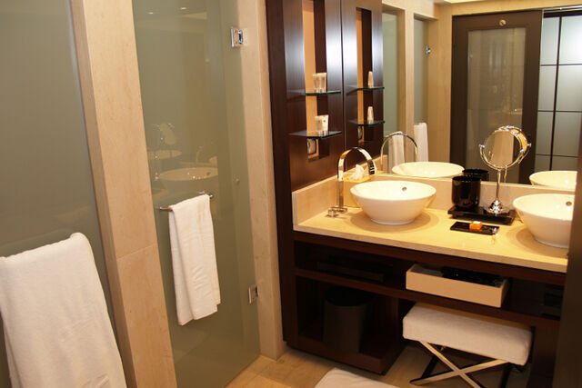 File:Showers (Heroes).jpg