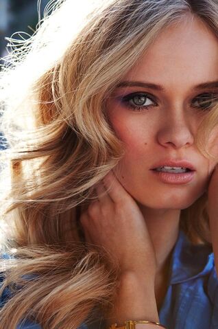File:Sara Paxton.jpg