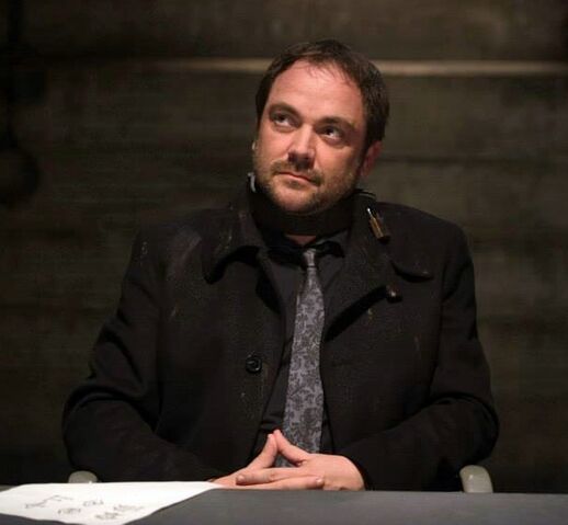 Fichier:MarkSheppardasCrowley.jpg