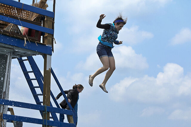 File:S32 press images ep1 0029.jpg