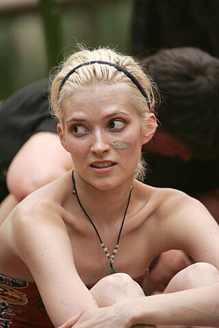 File:Courtney-yates-survivor.jpg