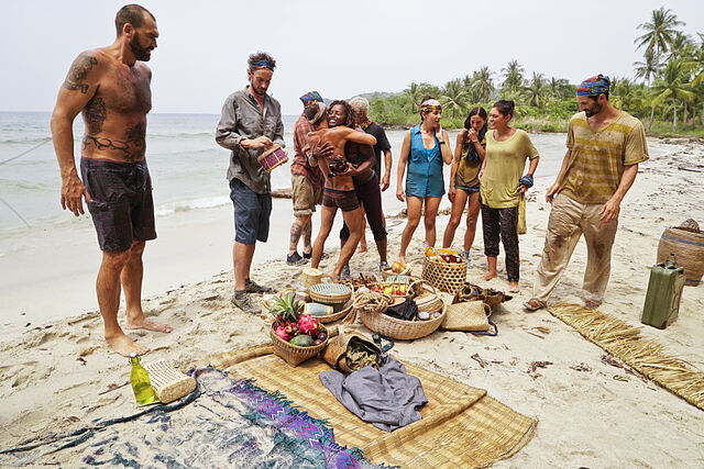 File:S32 press images ep7 106308 D20564b.jpg