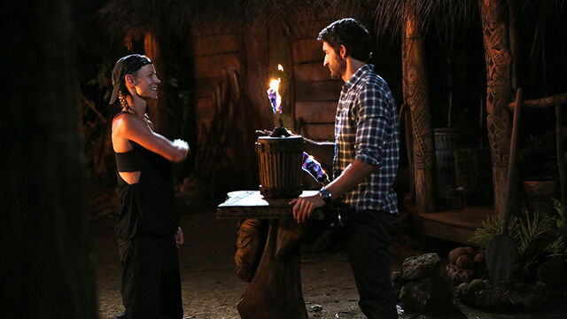 File:Australian-Survivor-Episode-7-Tribal-Council-Saanapu---Kylie-Plays-Her-Idol.jpg