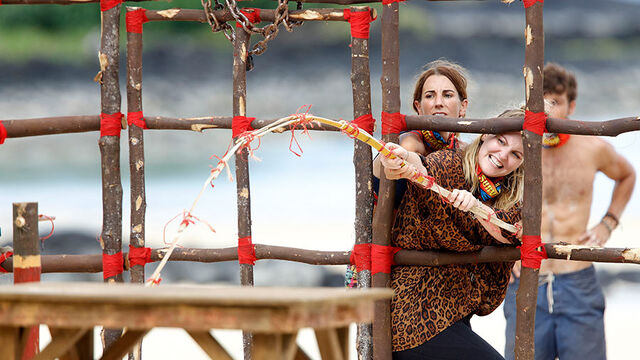 File:Australian-Survivor-Episode-6-Breakout-Immunity-Challenge-Aganoa---El-and-Kat.jpg