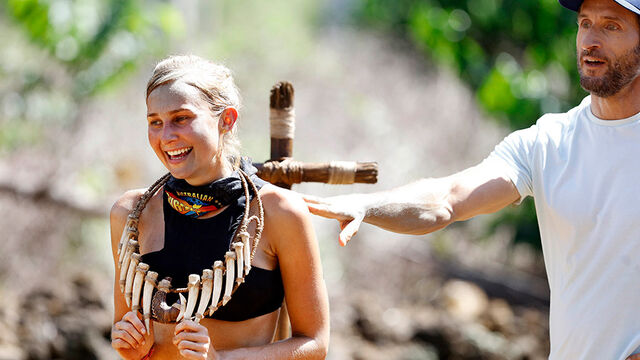 File:Australian-Survivor-Episode-18-Unhook-The-Chook-Immunity-Challenge---Jennah-Louise-Wins3.jpg