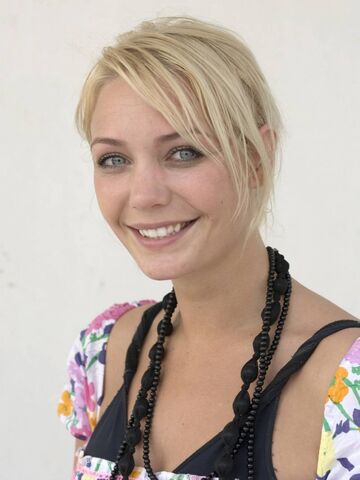 File:Britt Carin Robin08.jpg
