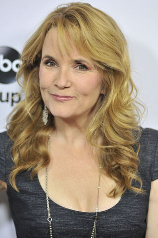 File:Lea+Thompson+Disney+ABC+Television+Group+2013+4SLAsEmlN9hl.jpg