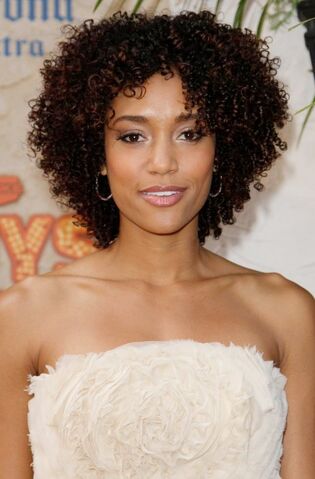 File:AnnieIlonzeh.jpg