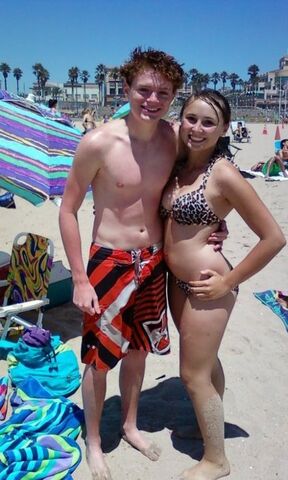 File:Sean-Berdy-shirtless-7.jpg