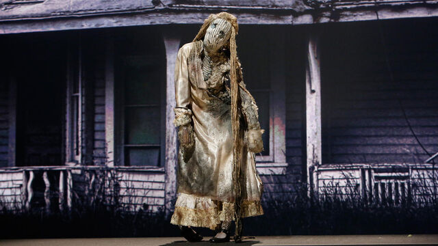 File:Emily S8 Ep12 Spotlight.jpg