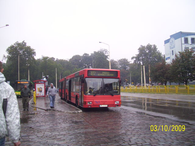 Plik:107na placu Rodla.jpg