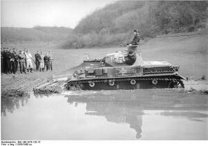 Bundesarchiv Bild 146-1978-120-15, Panzer IV.jpg