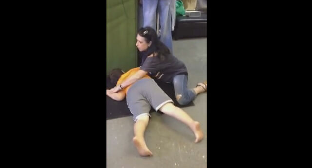 File:Jaydenbeingpinned.jpg