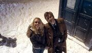2x00-The-Christmas-Invasion-Screencaps-Doctor-Rose-badwolf-tenth-rose-3530366-640-368.jpg